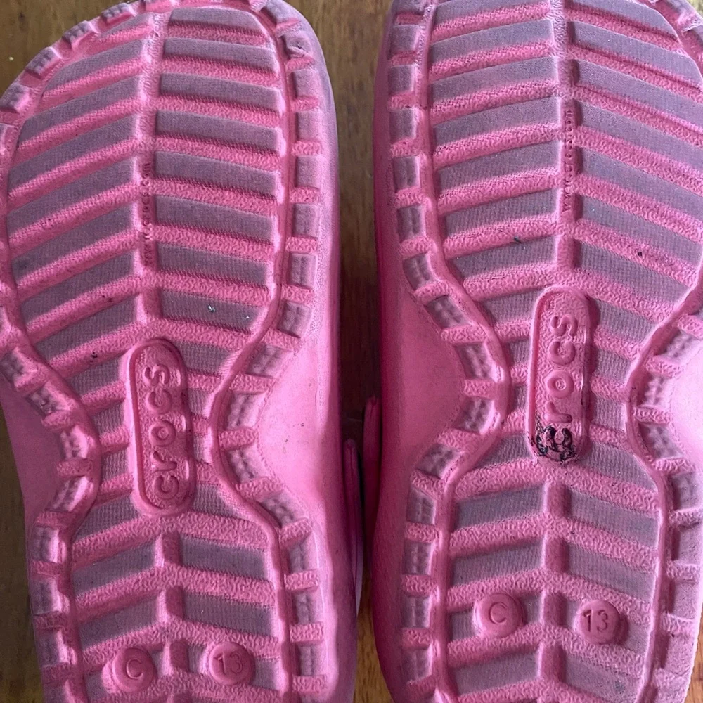 Classic Crocs pink with lining and sassy theme unisex children’s size‎ 13